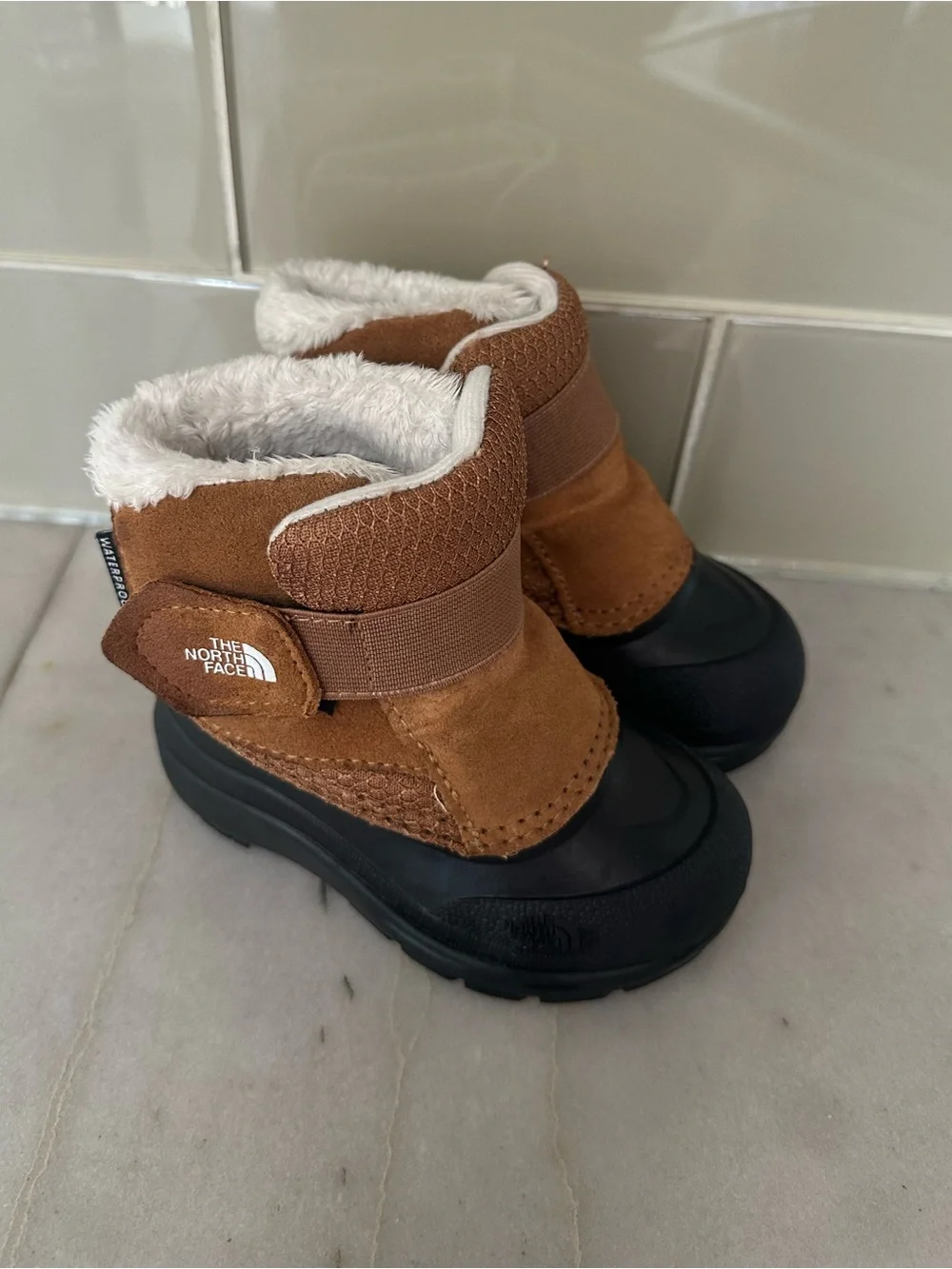 The North Face Toddler Alpenglow 11 Snow Boots Size 7